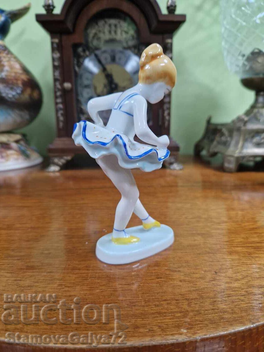 Delivery of Superb rare Hungarian Hollohaza figure Delivery of Superb rare Hungarian Hollohaza figure