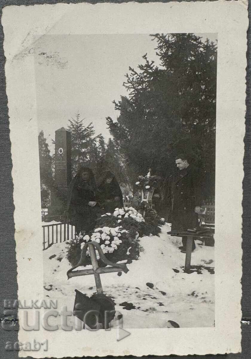 Γυναίκες σε πένθος Γυναίκες σε πένθος