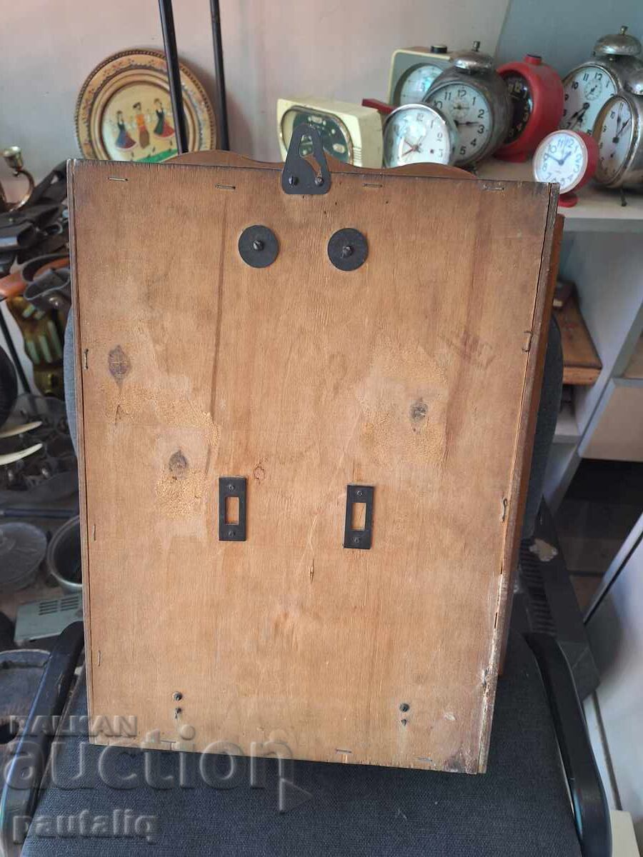 Delivery of WALL CLOCK AMBER