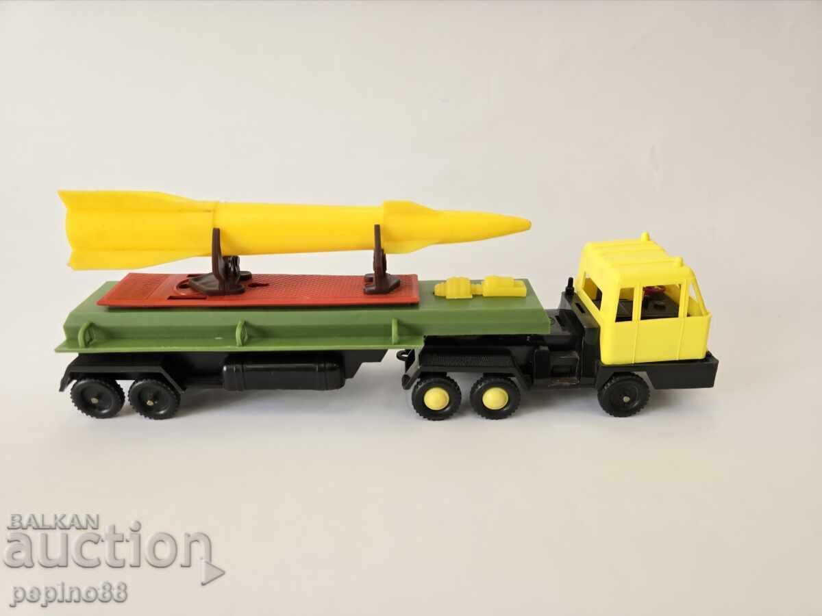 Παράδοση Παλαιό πολωνικό φορτηγό εκτοξευτή βλημάτων παιχνίδι