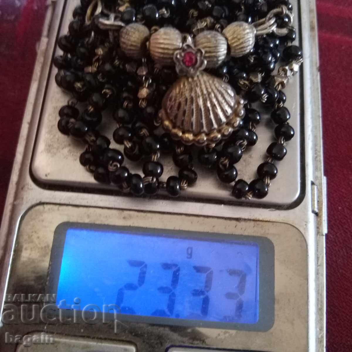 A unique necklace. - 7