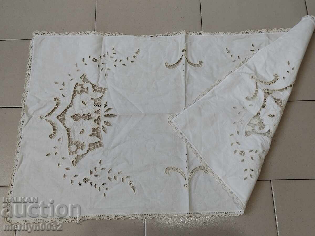 Delivery of Old embroidered plaid, tablecloth Bulgarian embroidery milo Delivery of Old embroidered plaid, tablecloth Bulgarian embroidery milo