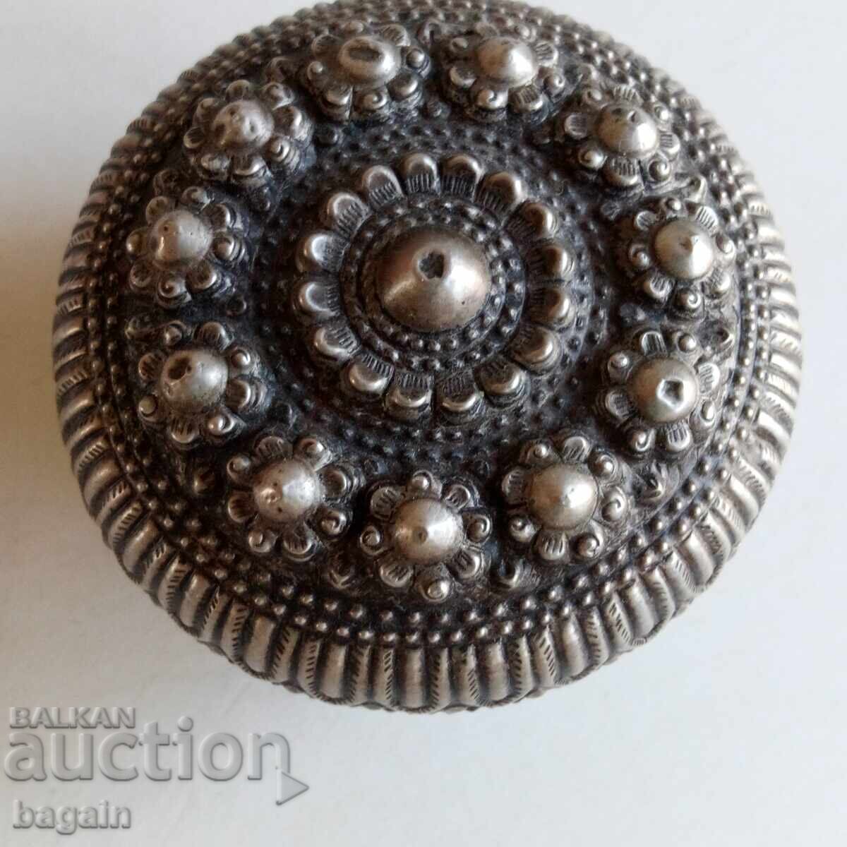 Сребърна кутия. Ориент. с цена 100.00 лв. | € 51.13 Сребърна кутия. Ориент. с цена 100.00 лв. | € 51.13