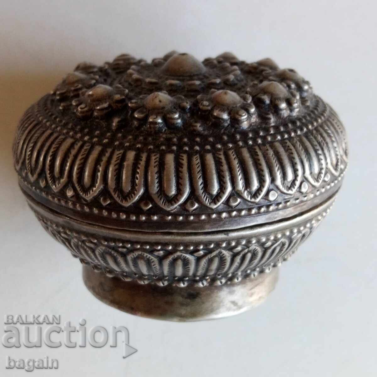 Сребърна кутия. Ориент. Сребърна кутия. Ориент.