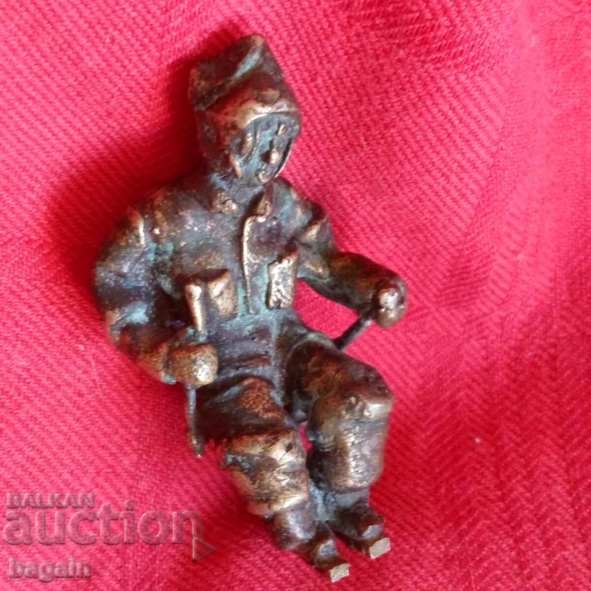 Auction Bronze statuette. World War II. Auction Bronze statuette. World War II.