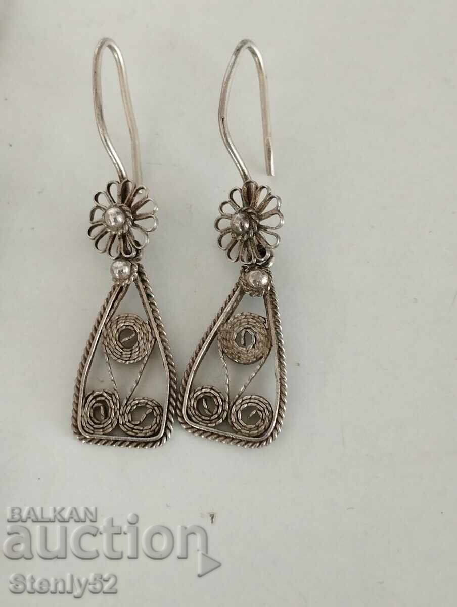 Δημοπρασία Ασημένια σκουλαρίκια και βραχιόλι με φιλιγκράν Δημοπρασία Ασημένια σκουλαρίκια και βραχιόλι με φιλιγκράν