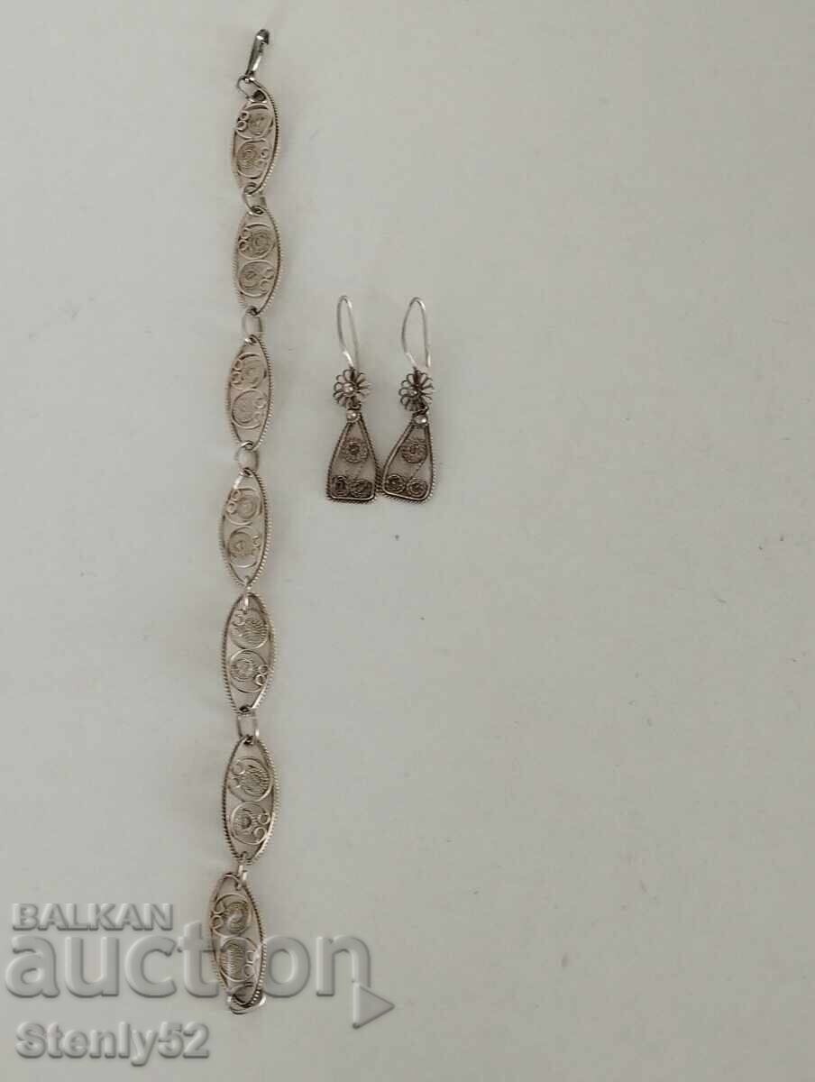 Παράδοση Ασημένια σκουλαρίκια και βραχιόλι με φιλιγκράν Παράδοση Ασημένια σκουλαρίκια και βραχιόλι με φιλιγκράν