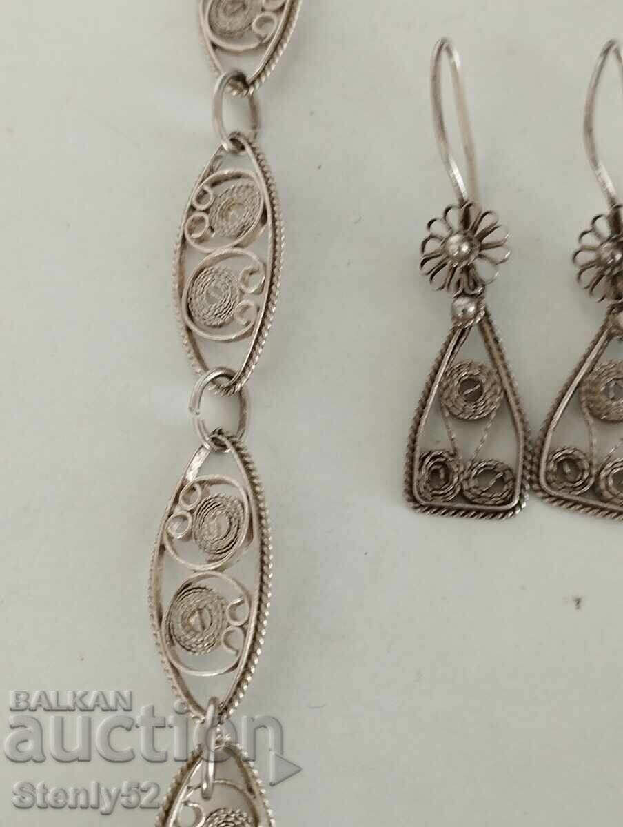 Ασημένια σκουλαρίκια και βραχιόλι με φιλιγκράν Ασημένια σκουλαρίκια και βραχιόλι με φιλιγκράν