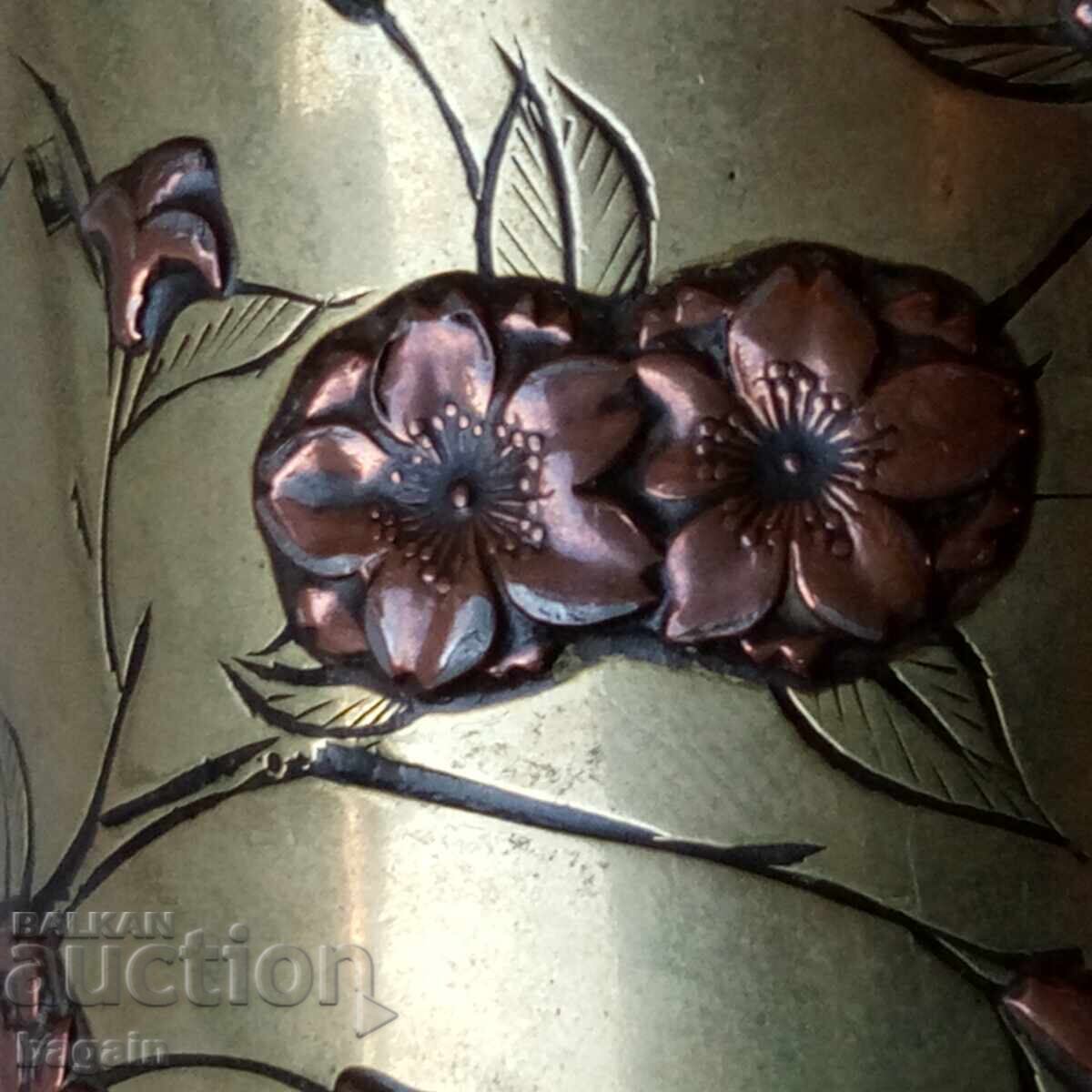 Японска бронзова ваза. с цена € 102.26 | 200.00 лв.