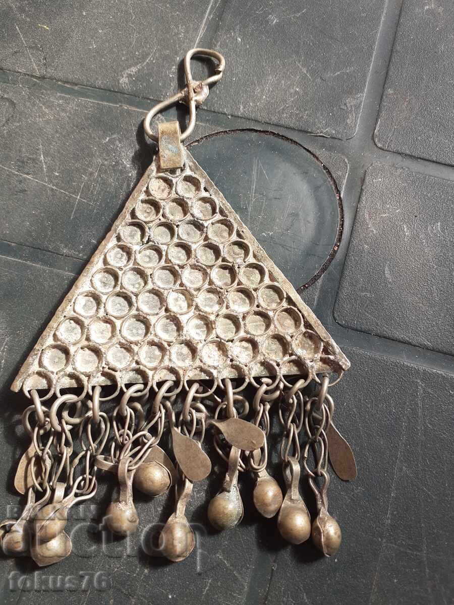 Licitație Bijuterii vechi - pandantiv cu clopote - costum