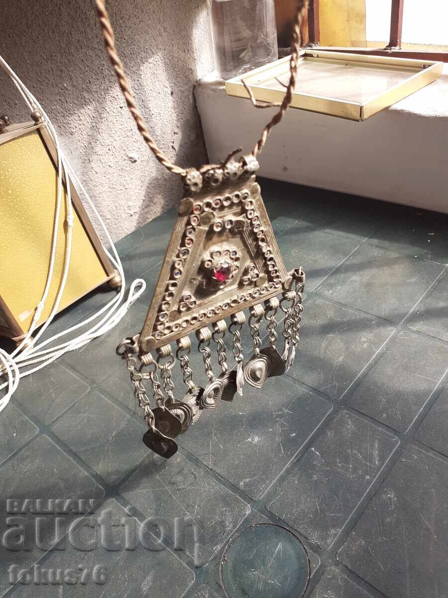 Παράδοση Παλιά κοσμήματα - μενταγιόν φυλαχτό με πιάτα - φορεσιά Παράδοση Παλιά κοσμήματα - μενταγιόν φυλαχτό με πιάτα - φορεσιά