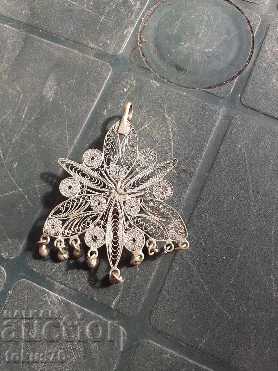 Delivery of Beautiful filigree pendant jewelry Delivery of Beautiful filigree pendant jewelry