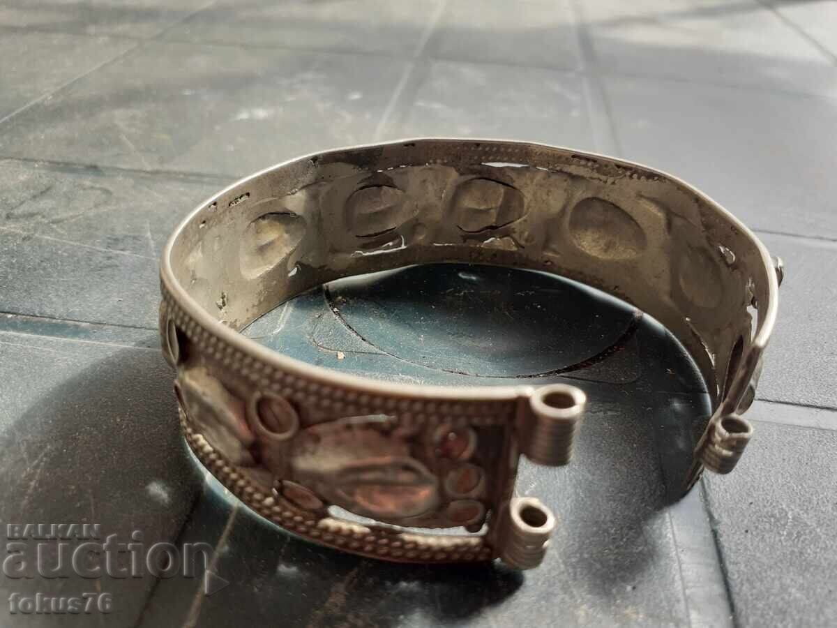 Old women's bracelet - costume with price 30.00 BGN | € 15.34 Old women's bracelet - costume with price 30.00 BGN | € 15.34