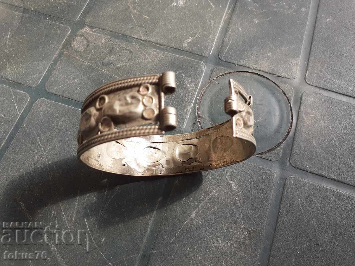 Auction Old women's bracelet - costume Auction Old women's bracelet - costume