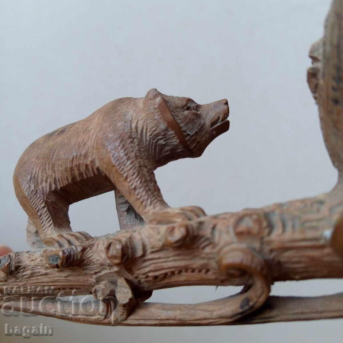 Μοναδική ξυλογλυπτική. Σωλήνας.