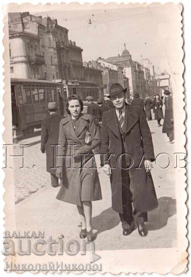 SMALL OLD PHOTO SOFIA YOUNG COUPLE ON A WALK D517 SMALL OLD PHOTO SOFIA YOUNG COUPLE ON A WALK D517
