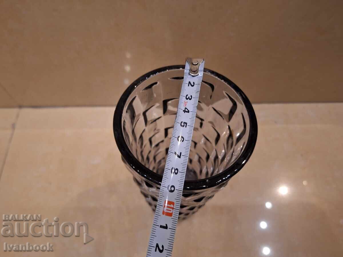 Delivery of Glass vase retro social. Delivery of Glass vase retro social.