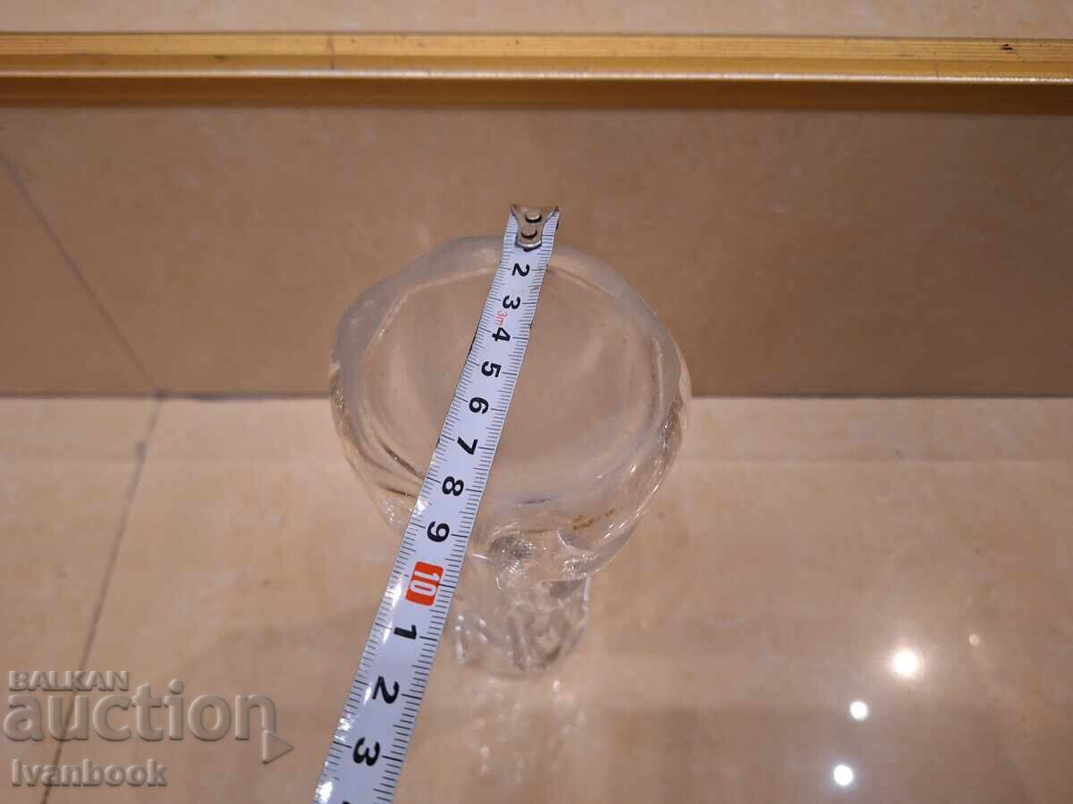 Auction  Glass vase retro social.