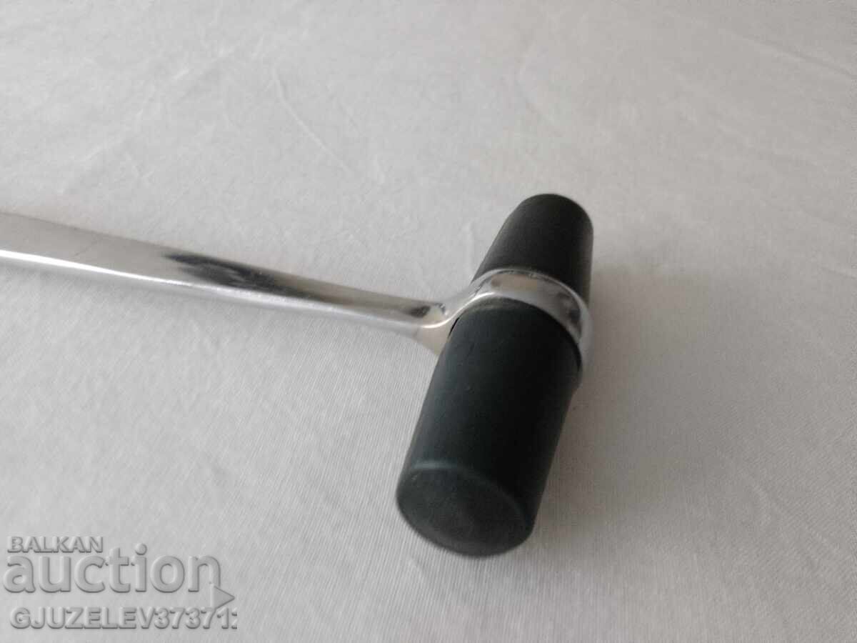 Auction MEDICAL REFLEX PERCUSSOR HAMMER METAL AND RUBBER Auction MEDICAL REFLEX PERCUSSOR HAMMER METAL AND RUBBER