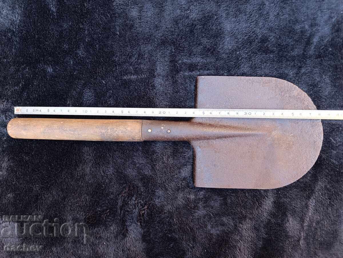 Delivery of VERY OLD SHOVEL WW2
