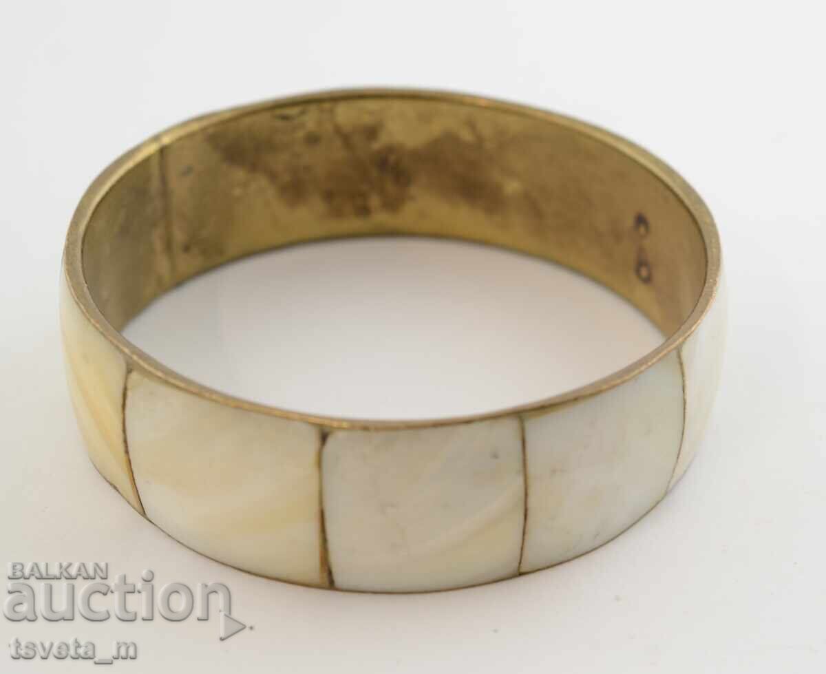 Delivery of Bronze and mother-of-pearl bracelet