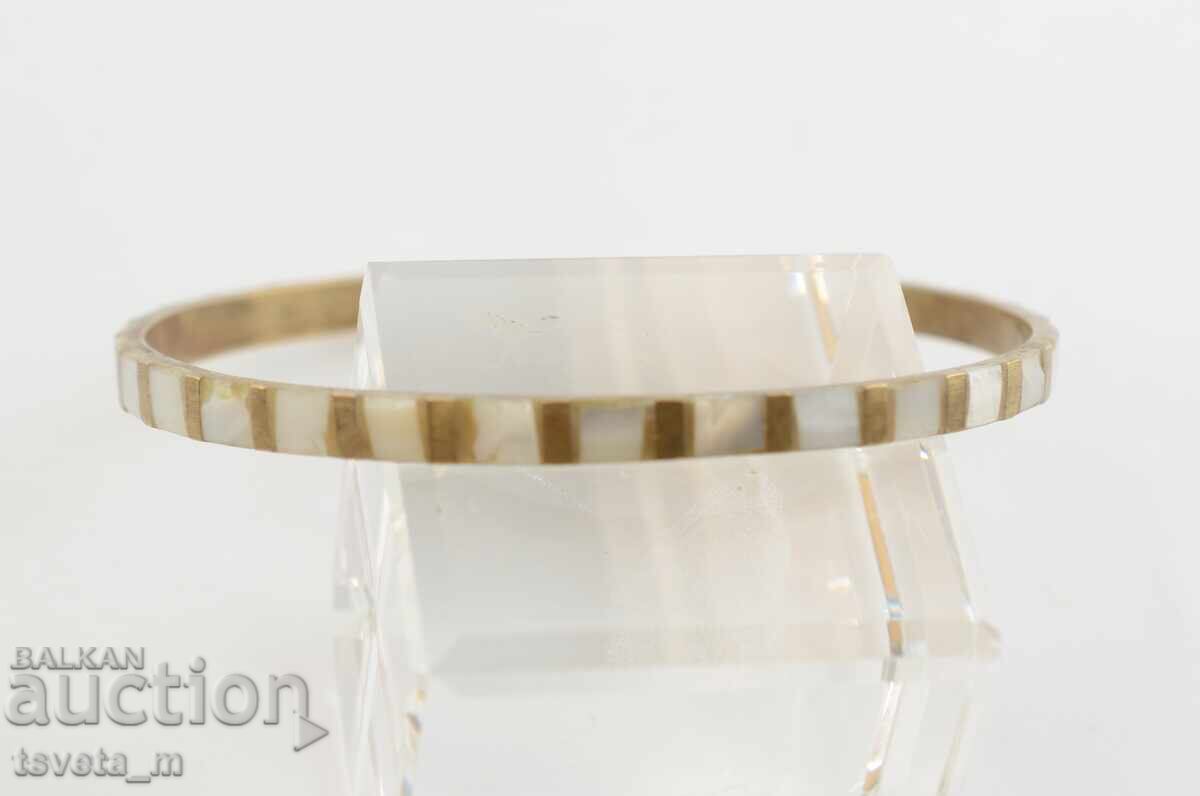 Bronze and mother-of-pearl bracelet with price 10.00 BGN | € 5.11 Bronze and mother-of-pearl bracelet with price 10.00 BGN | € 5.11