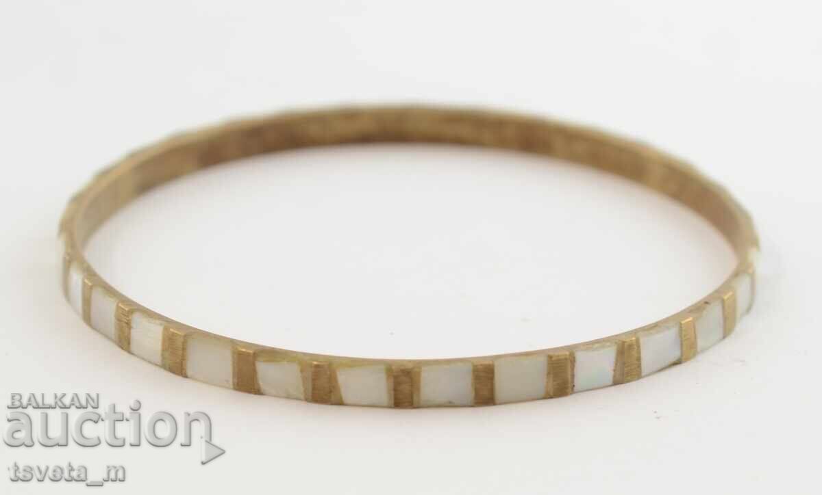 Delivery of Bronze and mother-of-pearl bracelet Delivery of Bronze and mother-of-pearl bracelet