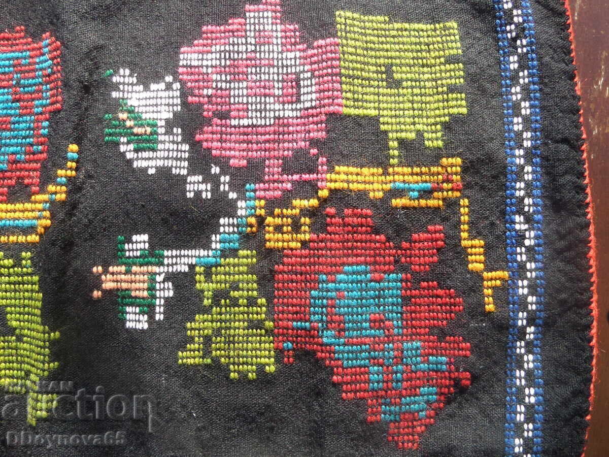 Auction  Hand-woven and embroidered wool pillowcase from the Northwest