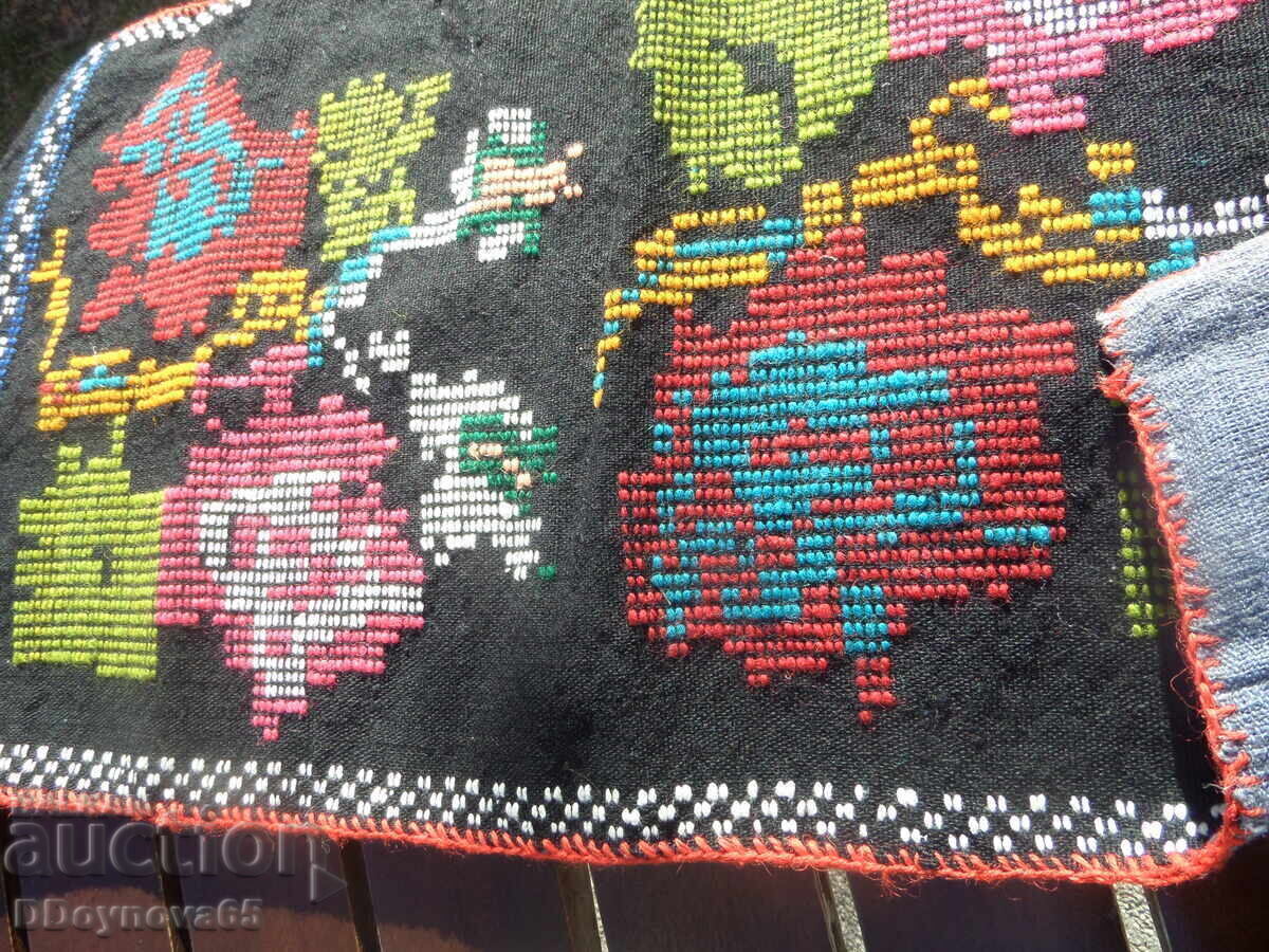 Hand-woven and embroidered wool pillowcase from the Northwest - 5