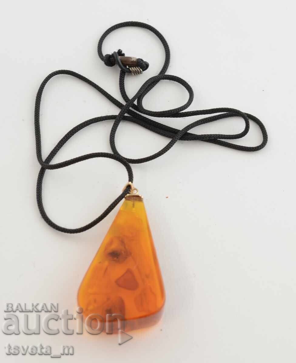 Delivery of Amber pendant necklace
