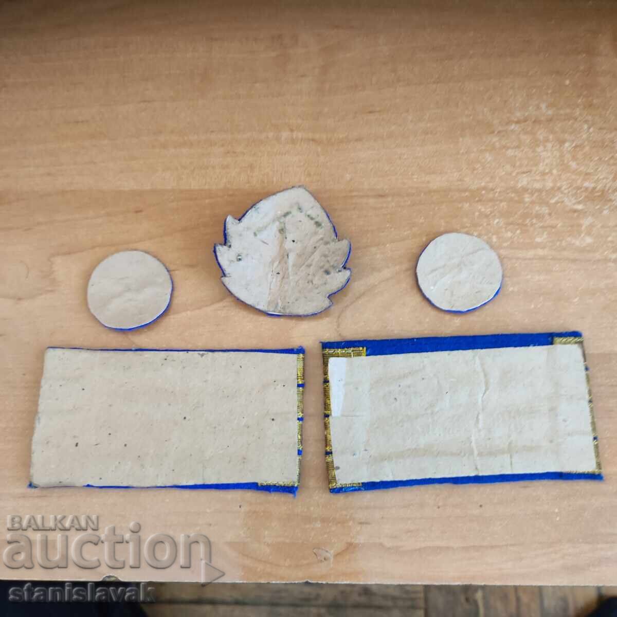 Set cocarde si impletituri TABSO cu preț 110.00 BGN | € 56.24 Set cocarde si impletituri TABSO cu preț 110.00 BGN | € 56.24