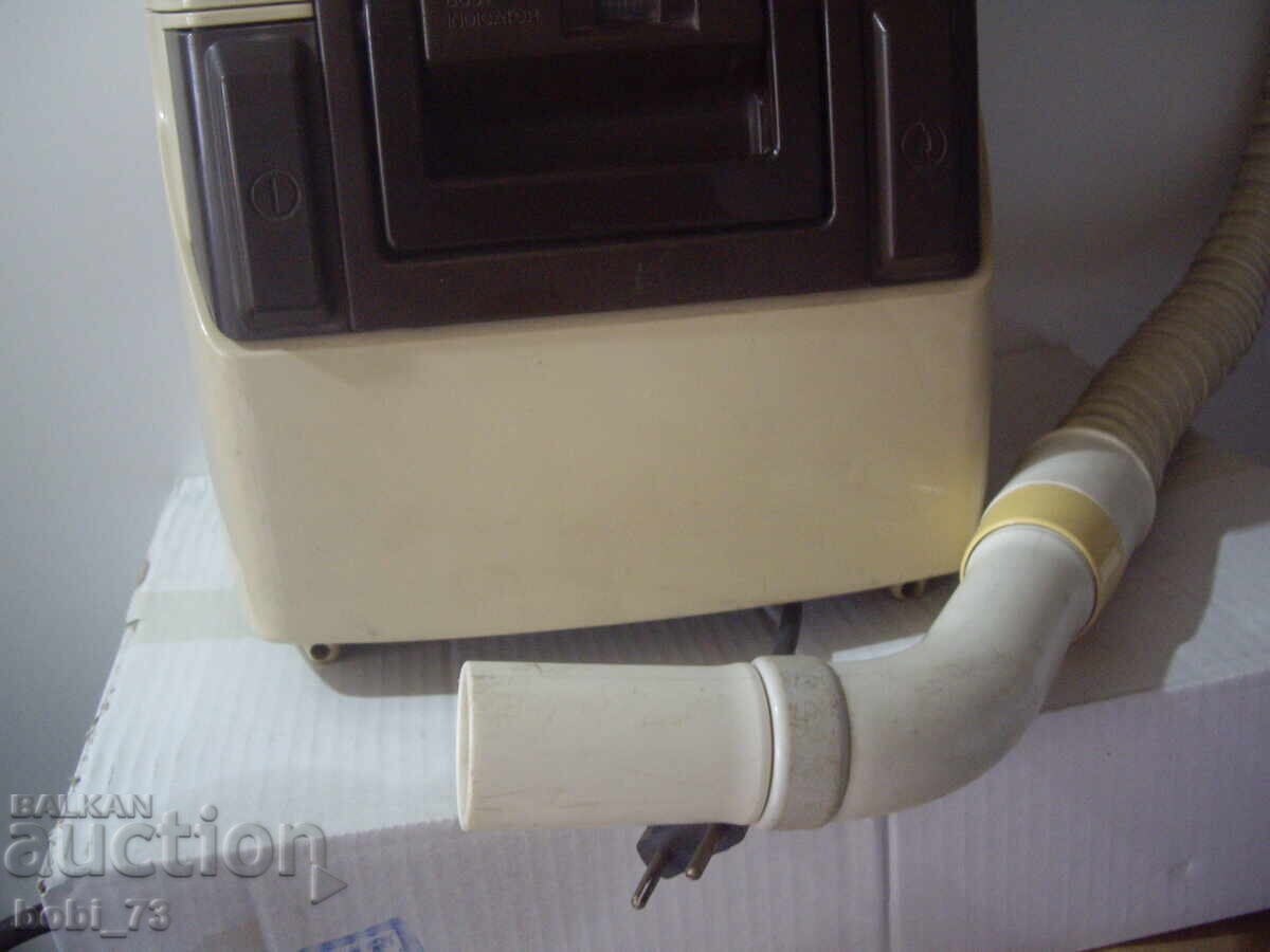 Old original vacuum cleaner ''Toshiba'' with price 100.00 BGN | € 51.13 Old original vacuum cleaner ''Toshiba'' with price 100.00 BGN | € 51.13