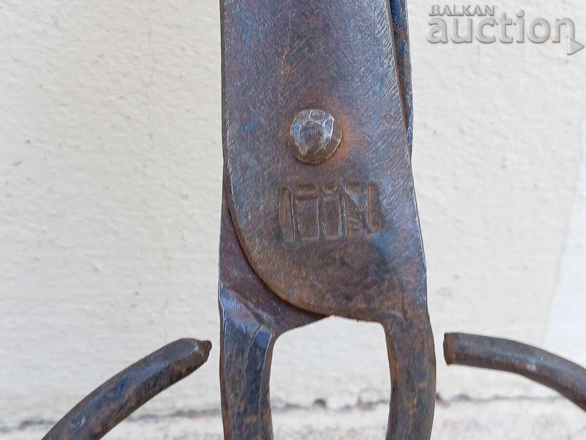 Auction pair of antique forged scissors scissors Auction pair of antique forged scissors scissors