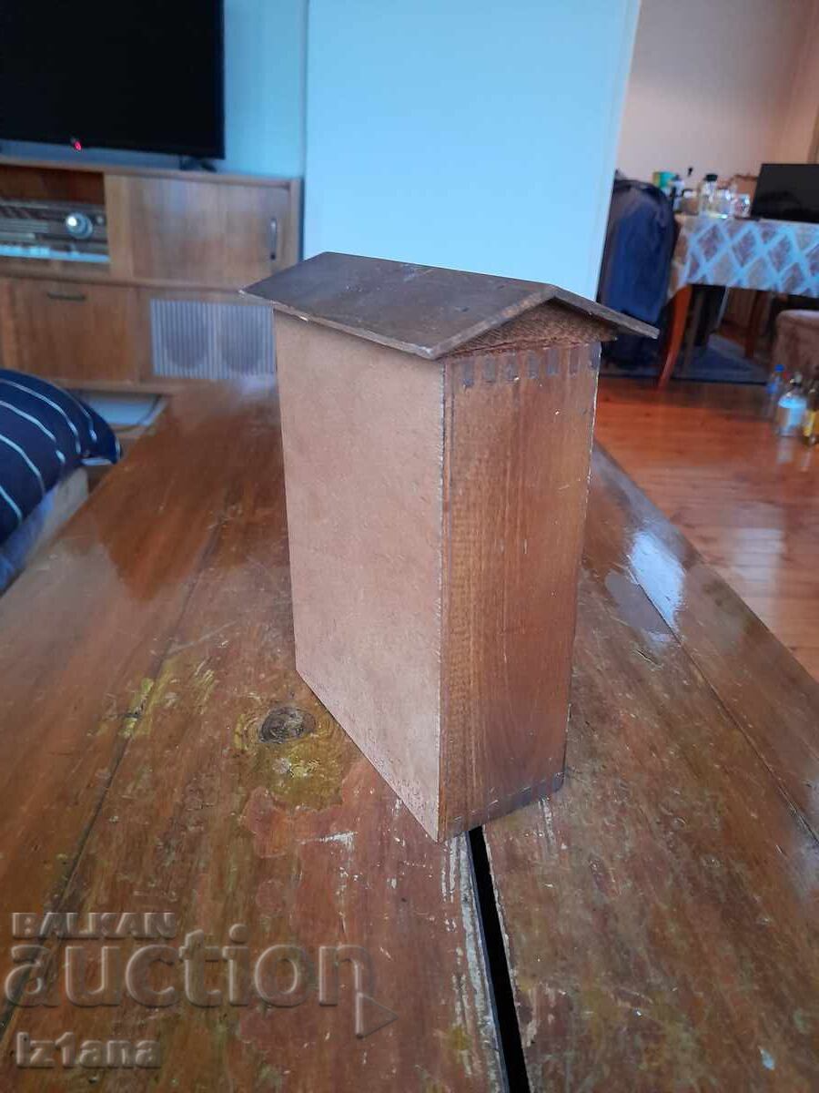 Sticle vechi de suveniruri de Mastic și Slivova cu preț 75.00 BGN | € 38.35 Sticle vechi de suveniruri de Mastic și Slivova cu preț 75.00 BGN | € 38.35