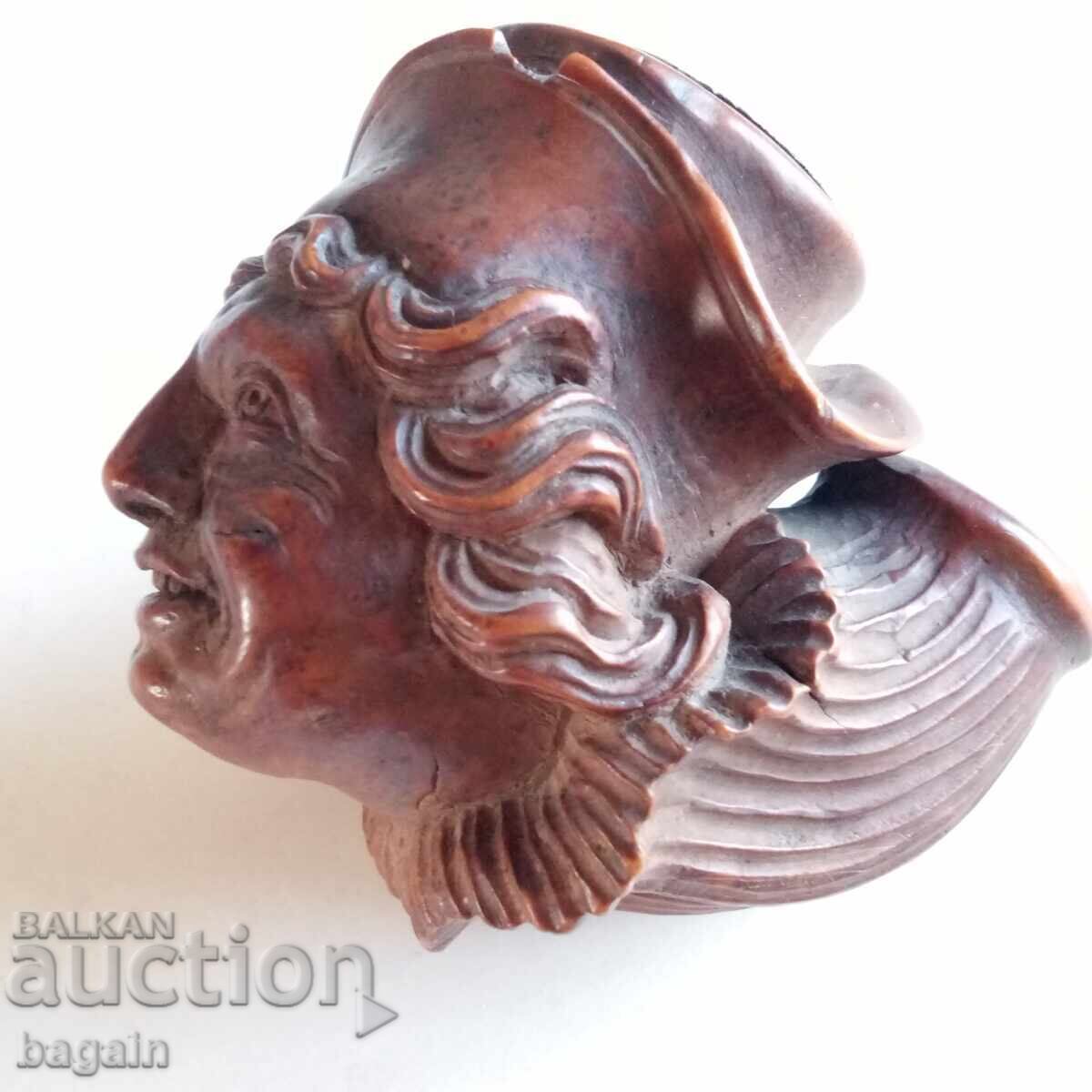 Auction  A unique antique pipe.