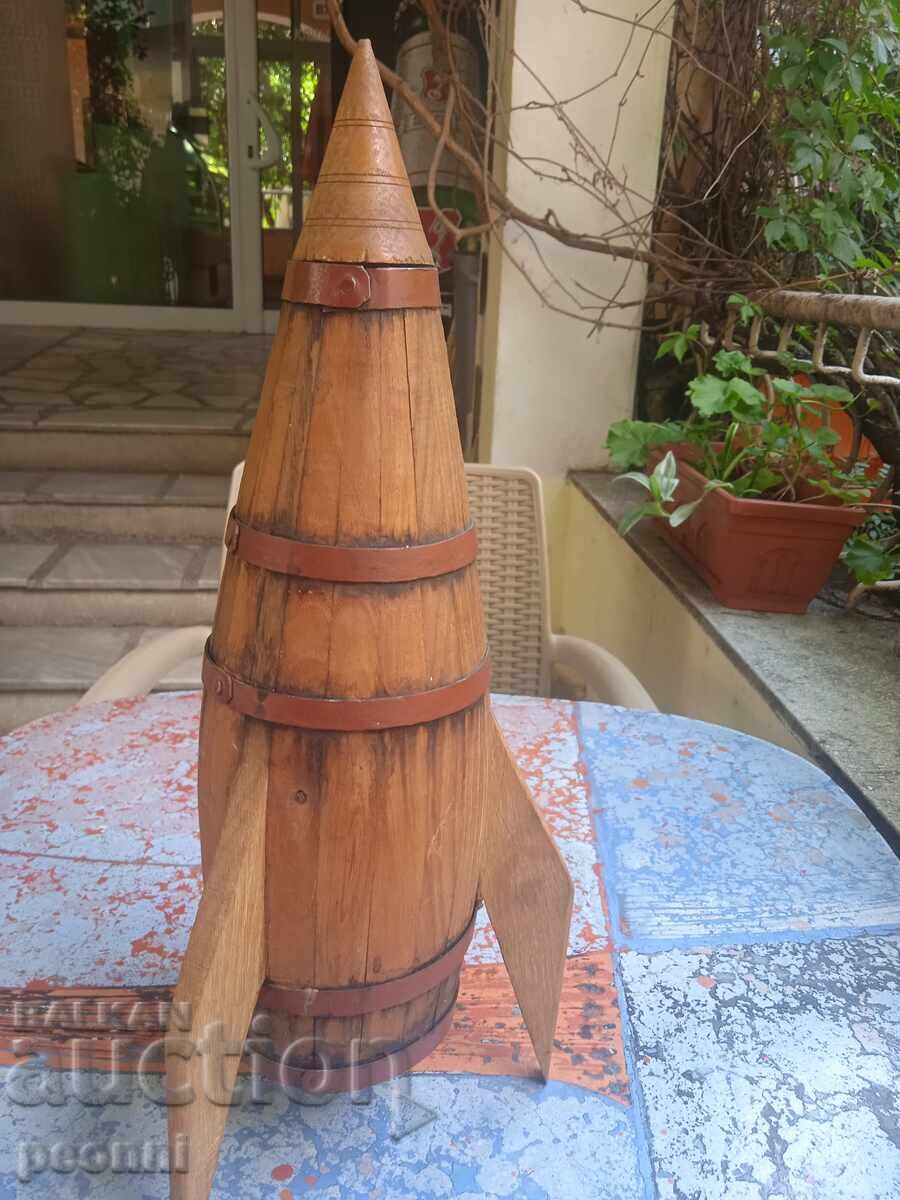 Δημοπρασία Παλιό βαρέλι σε σχήμα πυραύλου Δημοπρασία Παλιό βαρέλι σε σχήμα πυραύλου