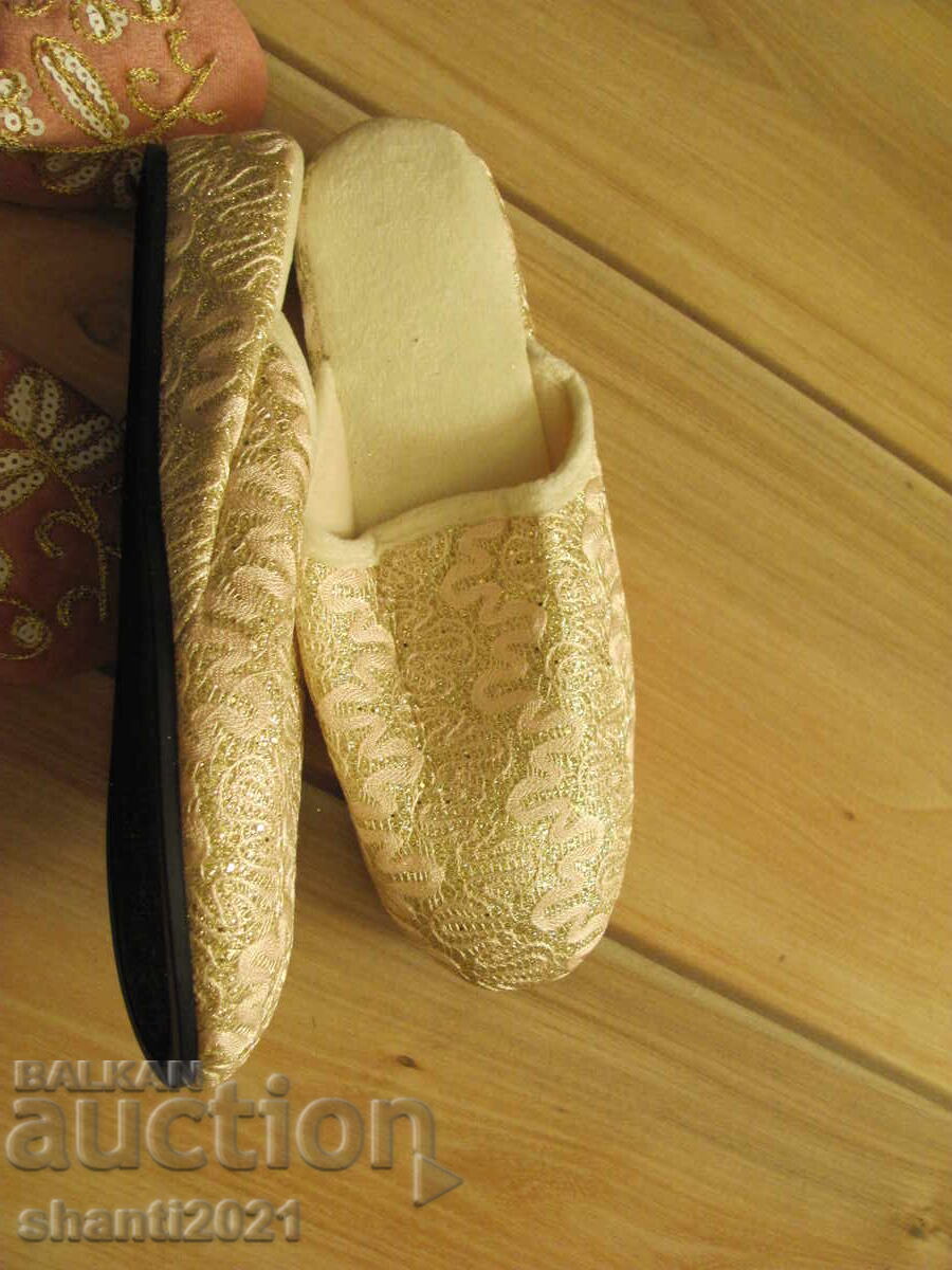 Delivery of New English slippers Madame Posh, No. 41 Delivery of New English slippers Madame Posh, No. 41