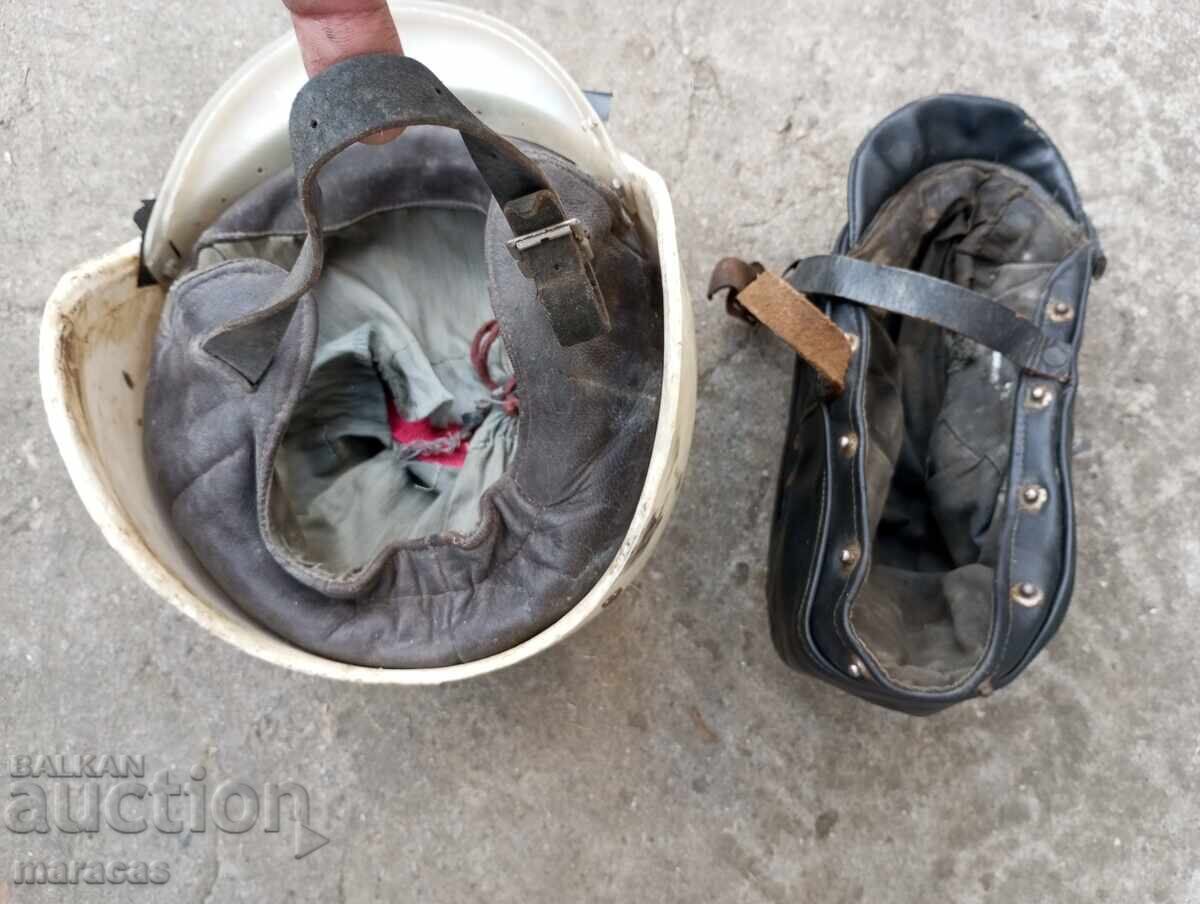 Old motorcycle helmets with price 55.00 BGN | € 28.12 Old motorcycle helmets with price 55.00 BGN | € 28.12