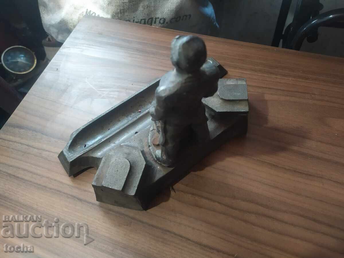 Доставка на стара метална мастилница Доставка на стара метална мастилница