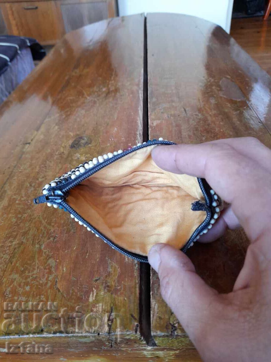 Delivery of Old beaded purse Delivery of Old beaded purse