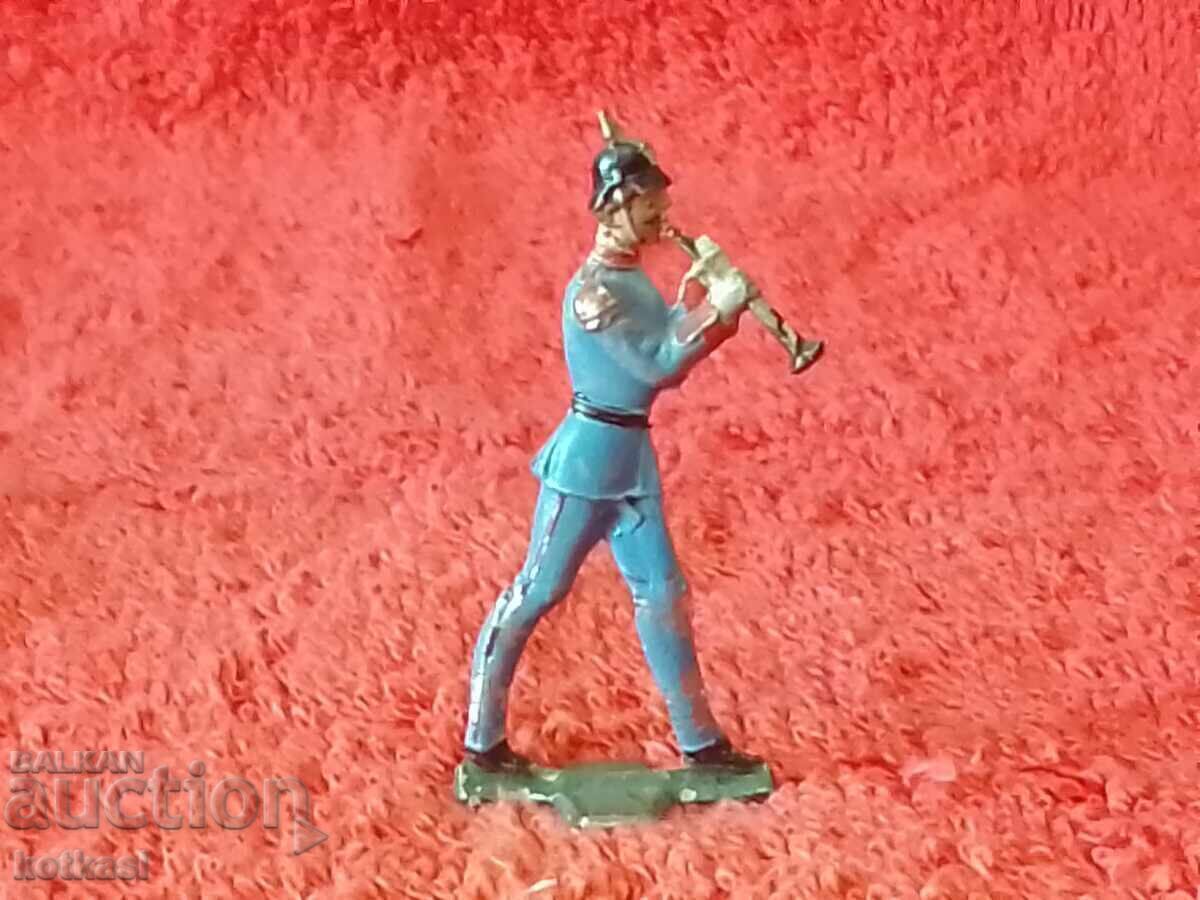Veche figură din metal a unui soldat muzician cu preț € 5.50 | 10.76 BGN