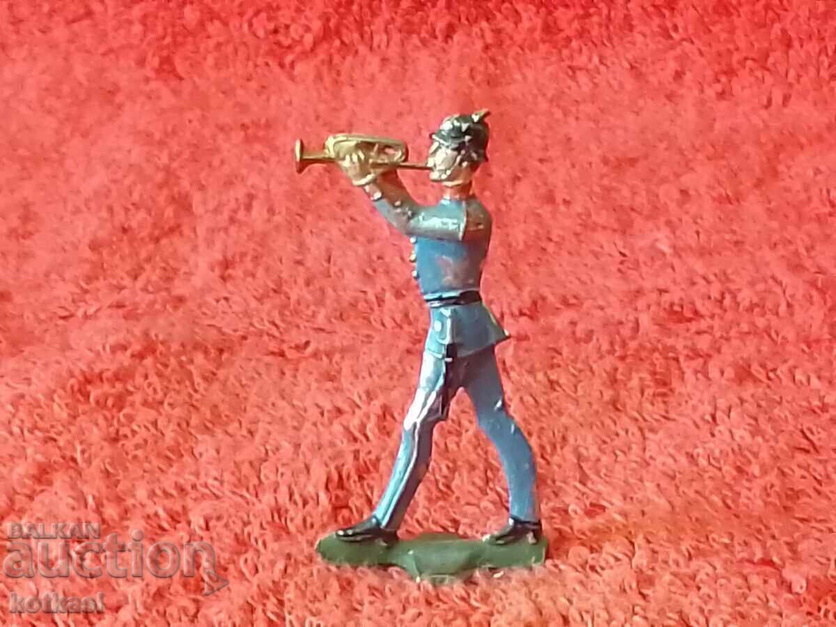 Veche figură din metal a unui soldat muzician cu preț € 5.50 | 10.76 BGN