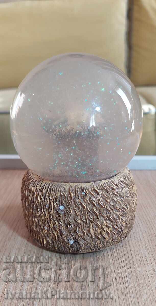 Auction  Musical paperweight for connoisseurs