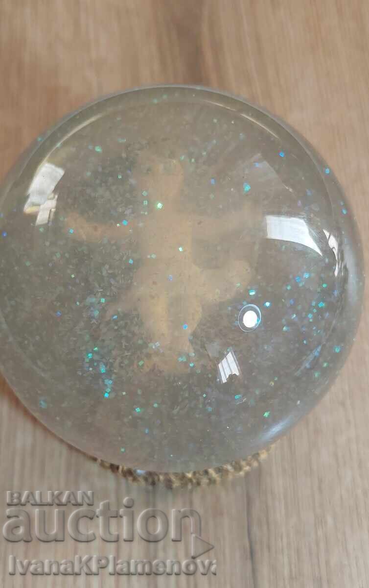 Delivery of Musical paperweight for connoisseurs