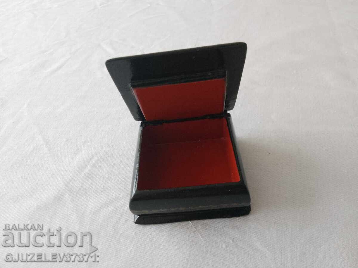 Russian hand-painted papier-mâché box with price 149.00 BGN | € 76.18