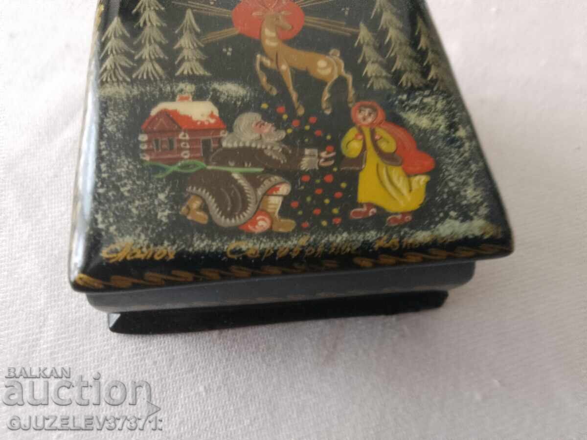Russian hand-painted papier-mâché box - 5