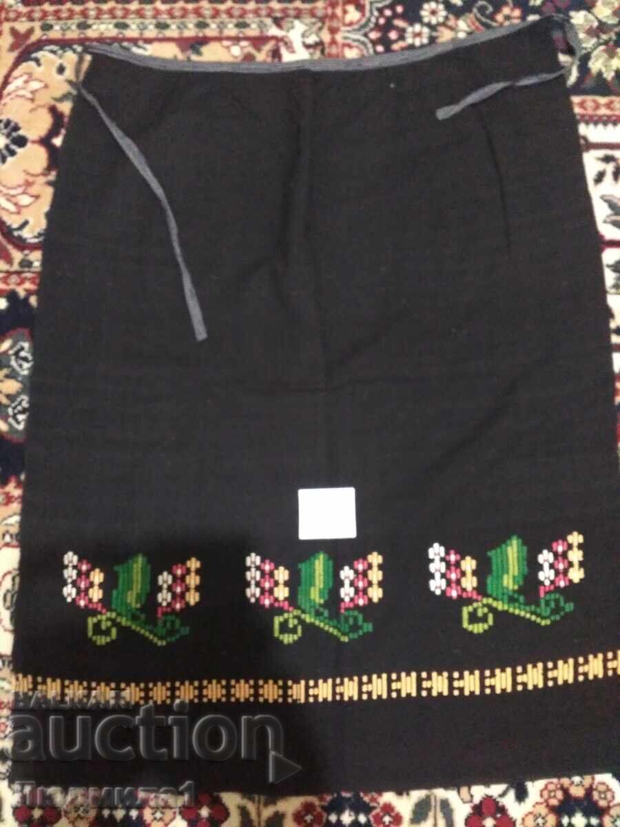 AUTHENTIC OLD WOMEN'S APRON AUTHENTIC OLD WOMEN'S APRON