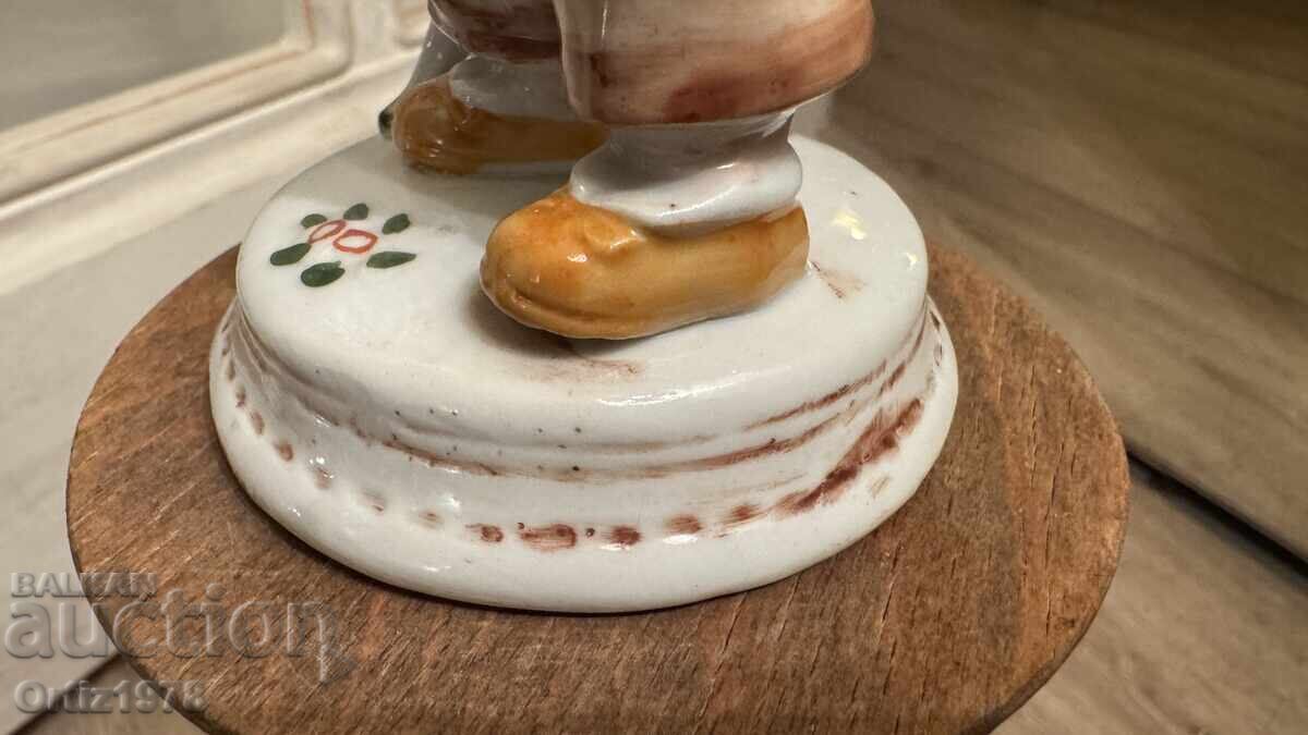 Vintage German porcelain, marked, numbered. - 6 Vintage German porcelain, marked, numbered. - 6