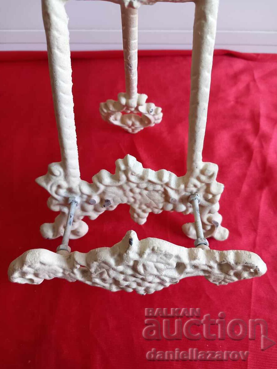 Stand baroc vechi, stand pentru poze, suport pentru cărți cu preț 55.00 BGN | € 28.12