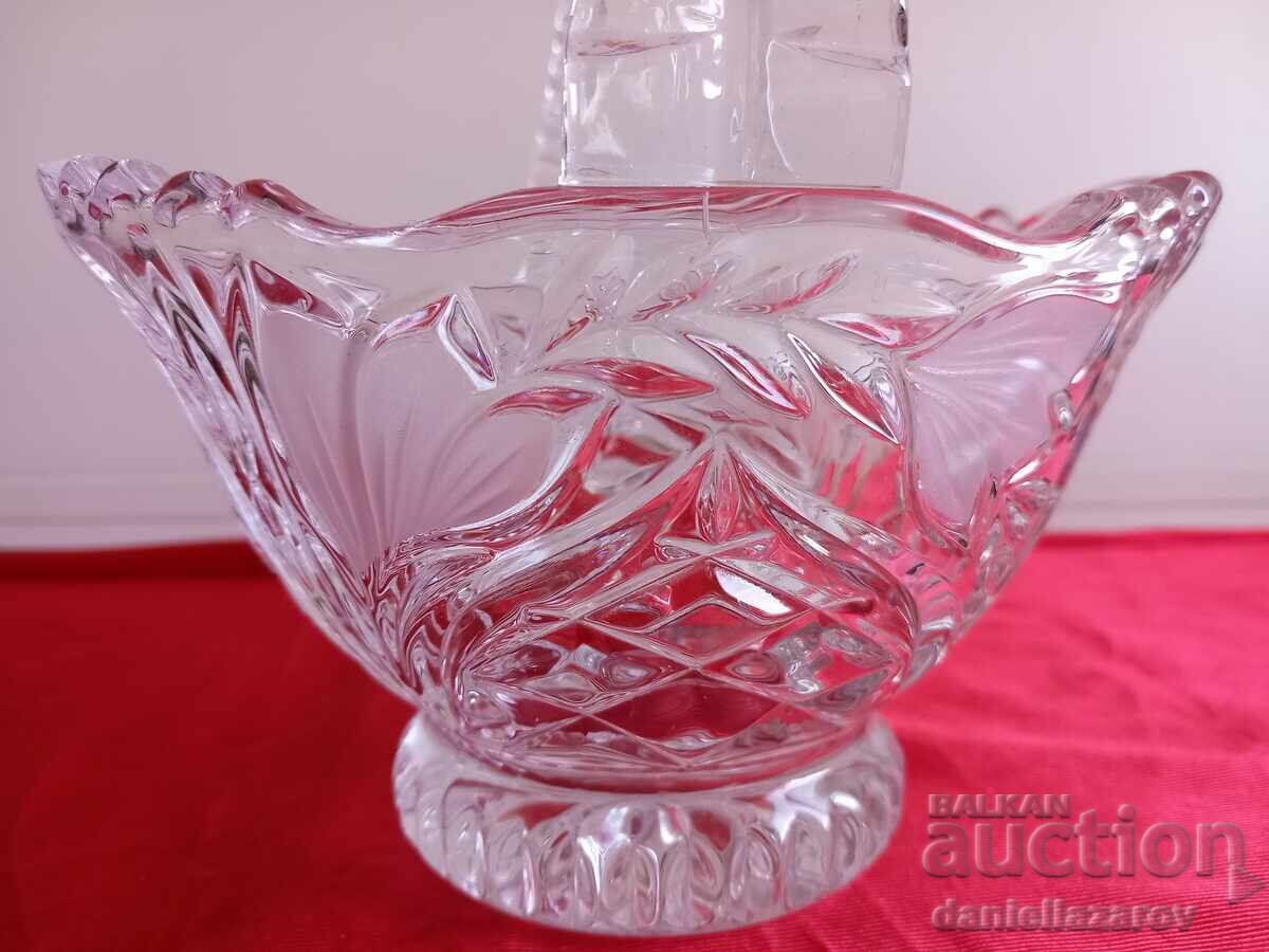 Auction Crystal Glass Basket, Biscuit Bowl, Fruit Bowl Auction Crystal Glass Basket, Biscuit Bowl, Fruit Bowl